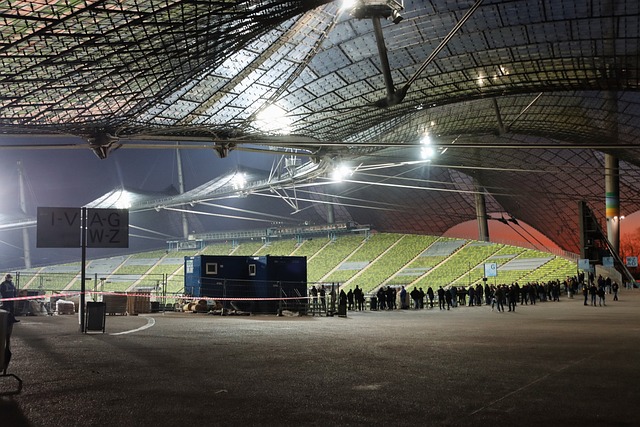 主优化词：塞维利亚客场几百强敌，表现出色